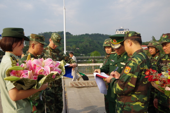 越中边防部队携手共建友好站屯 携手维护边境安全稳定 ảnh 2 越中边防部队携手共建友好站屯 携手维护边境安全稳定 ảnh 2