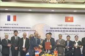 2025-2028年翰林院-法国国家科学研究中心行动计划签署仪式。图自越通社