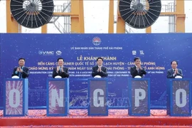 越南国家主席梁强出席海防第3号、第4号国际集装箱码头竣工仪式。图自越通社