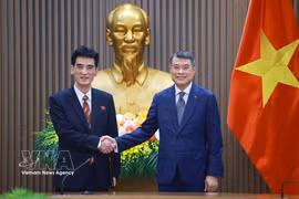 越南政府总理黎明兴会见朝鲜驻越南特命全权大使李成国。图自越通社