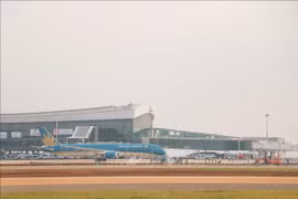 波音787飞机成功完成隆城机场首飞验证。图自越通社