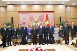 双方代表合影。图自越通社
