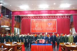 在老挝牺牲的越南志愿军烈士遗骸交接送行仪式。图自越通社
