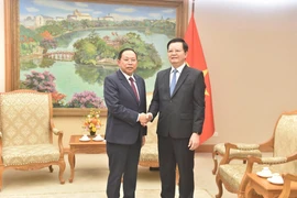 政府副总理梅文政会见柬埔寨礼仪与宗教部大臣蔡博林。图自政府报