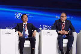 越南政府副总理裴青山参加讨论会。图自越通社