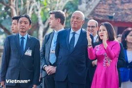 欧洲理事会主席安东尼奥·科斯塔参观文庙-国子监。图自vietnamplus