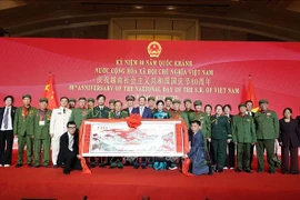 与会代表合影。图自越通社