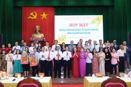 与会代表合影。图自越通社