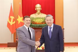 苏林总书记会见工作期满前来拜别的澳大利亚驻越南大使。图自越通社