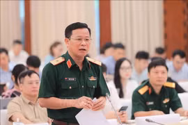 越南人民军总政治局宣训局副局长宋文青少将发言。图自越通社
