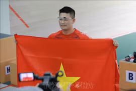 越南选手何明成破纪录夺金。图自越通社