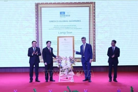 谅山联合国教科文组织世界地质公园证书授证仪式现场。图自越通社