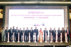 越共中央总书记苏林出席Vietjet新加坡 – 富国岛直飞航线公布仪式。图自越通社