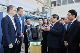 范明政造访瑞典皇家工学院核能安全研究室。图自越通社