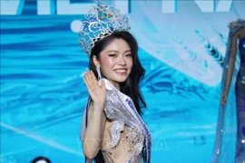 来自胡志明市的阮清草（2002年出生）赢得2025年越南海洋小姐桂冠。图自越通社