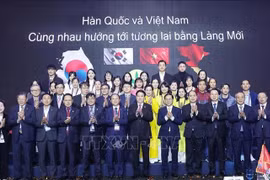 与会代表合影。图自越通社