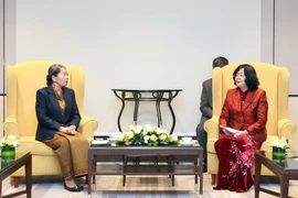 越南祖国阵线中央委员会主席裴氏明怀会见了柬埔寨人民党（CPP）副主席、柬埔寨祖国发展团结阵线国家委员会主席、柬越友好协会主席梅森安。图自越通社