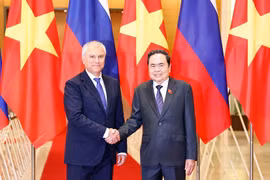 越南国会主席陈青敏与俄罗斯联邦国家杜马主席维亚切斯拉夫·沃洛金。图自越通社