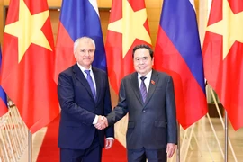 越南国会主席陈青敏与俄罗斯联邦国家杜马主席维亚切斯拉夫·沃洛金。图自越通社