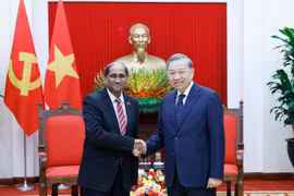 越共中央总书记苏林会见新加坡驻越南大使贾亚·拉特南。图自越通社