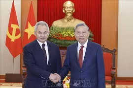 苏林总书记会见俄罗斯联邦安全会议秘书谢尔盖·绍伊古。图自越通社