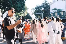 越南服饰节“百花步行”绽放文化遗产之美。图自西贡解放报