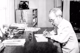 135年来，胡志明的精神始终闪耀在他老人家所选择的社会主义道路上，为越南乃至世界人民所敬仰。图自越通社