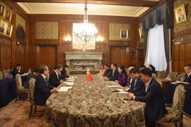 工作会谈现场。图自越通社