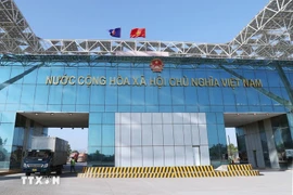 2025年前11个月广宁省芒街口岸贸易进出口额增长29%。图自越通社