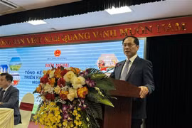 越南政府副总理裴青山在会议上发表讲话。图自越通社