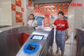 在河内城铁应用程序上试点使用周票。图自民族与信息报