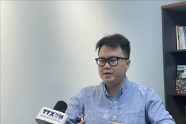 马来西亚槟城研究院研究员恩佐·沈鸿俊接受越通社记者采访。图自越通社