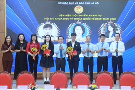 参加2025年国际科学与工程大奖赛的越南国家代表队见面会。图自新河内报