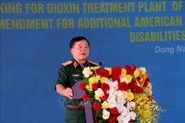 越南战后炸弹地雷及化学毒剂处理国家指导委员会常设机构主任黄春战上将发言。图自越通社