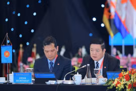 东盟秘书长高金洪（右）。图自越通社