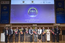 与会代表合影。图自越通社