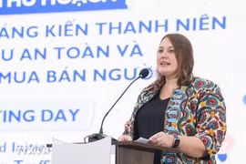 国际移民组织（IOM）驻越南代表团团长肯德拉·里纳斯发表讲话。图自越通社