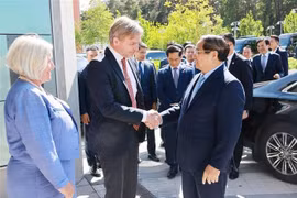 越南政府总理范明政造访了瑞典乌普萨拉大学。图自越通社