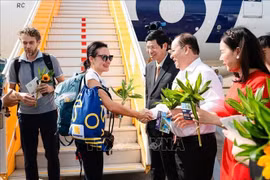 第2000万名国际游客是波兰籍的卡罗琳娜·阿格涅什卡女士。图自越通社