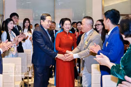 越南国会主席陈青敏会见旅意越南人社群。图自越通社