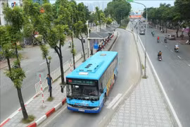 河内调整公交车和城轨交通运行。图自越通社