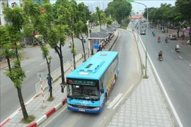 河内调整公交车和城轨交通运行。图自越通社