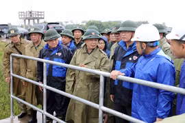 越南政府副总理陈红河率团赴兴安省检查第3号台风防御工作。图自越通社