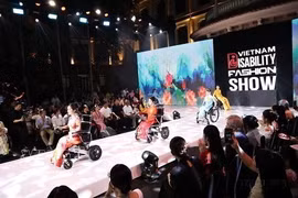 8月4日，题为“意志的形状”的2025年越南残疾人时装秀（Vietnam Disability Fashion Show 2025 – VDFS）在越南美术博物馆正式亮相。图自越通社