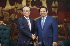 越南政府总理范明政会见日本三菱日联金融集团社长龟泽宏规。图自越通社