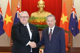越共中央总书记苏林会见新西兰议会议长格里·布朗利。图自越通社