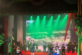《不朽的石垒》文艺演出举行。图自《越南之声》