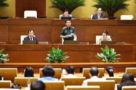 越南国防部长潘文江在会议上发言。图自越通社