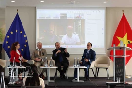 演讲者讨论。图自越通社