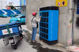 胡志明市一个电动摩托车换电柜。图自人民报